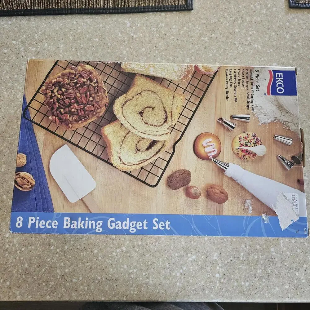 Cooling Rack 8 Piece Baking Set Make by Ekco